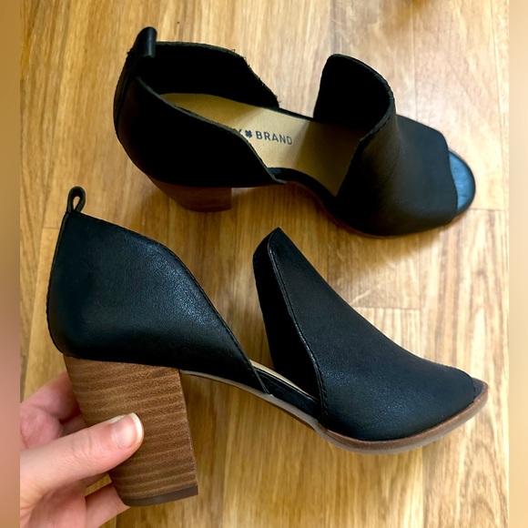 Lucky Brand Shoes - Lucky Brand Black Leather Open-Toe Block Heel Sandals